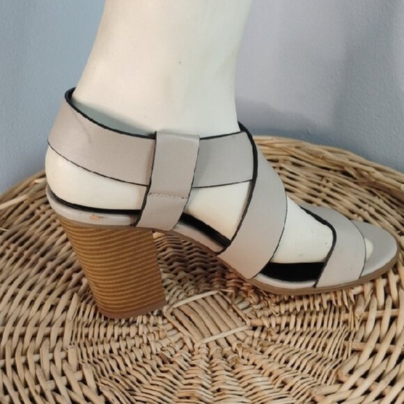 Christian Siriano Taupe Crisscrossed Strappy Block Heel Sandals Women's Size 9 - Picture 2 of 13